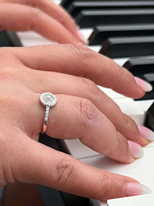 Round Sparkle Ring In Silver