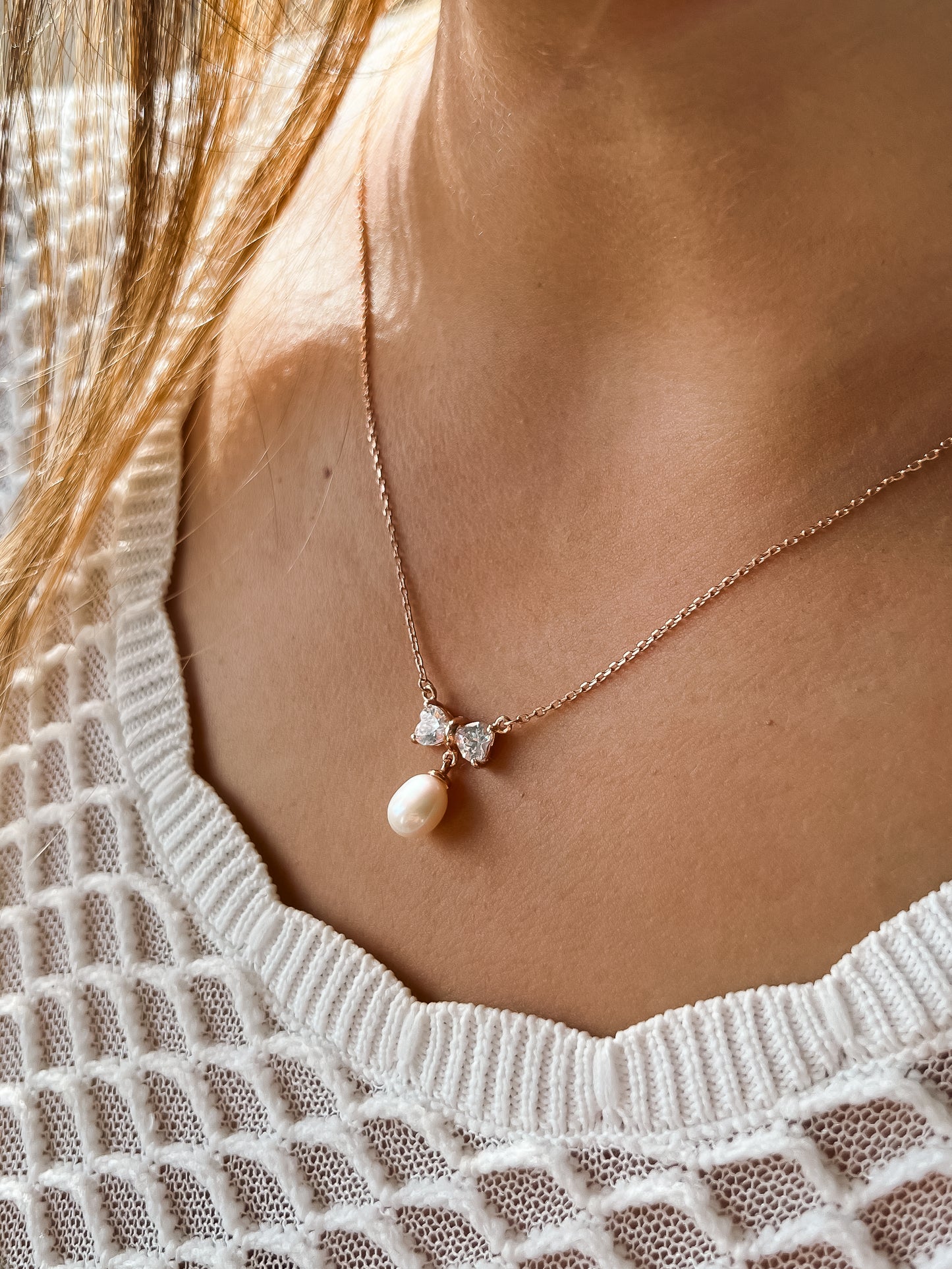 Bow Charm Pearl Pendant Necklace in Rose Gold